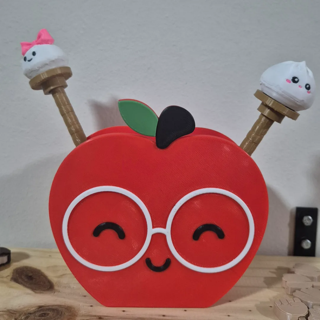 Porta lápis de corujinha e de maçã, presente ideal para o dia dos professores. — foto 3