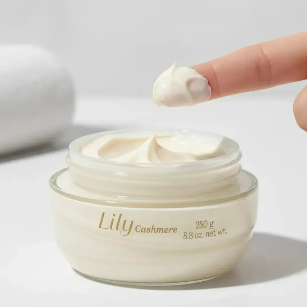 Lily Cashmere Creme Acetinado Hidratante Corporal O Boticário 250g — foto 3