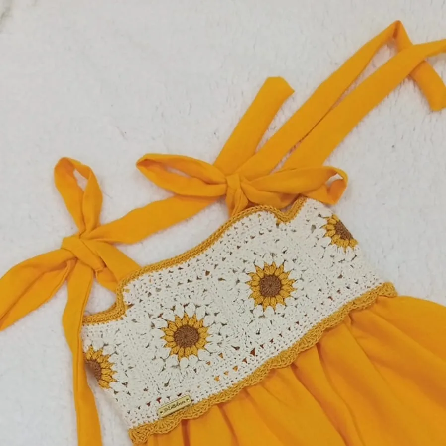 Vestido Girassol, saia de tricoline com pala de crochê — foto 2