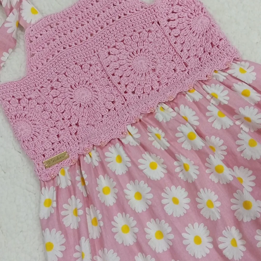 Vestido Alice de tricoline com pala de crochê, feito artesanalmente — foto 2